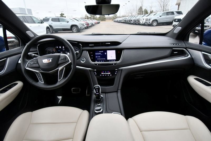 2025 Cadillac XT5 Sport
