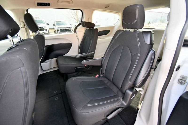 2024 Chrysler Voyager LX