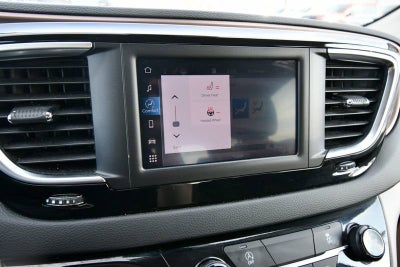 2024 Chrysler Voyager LX
