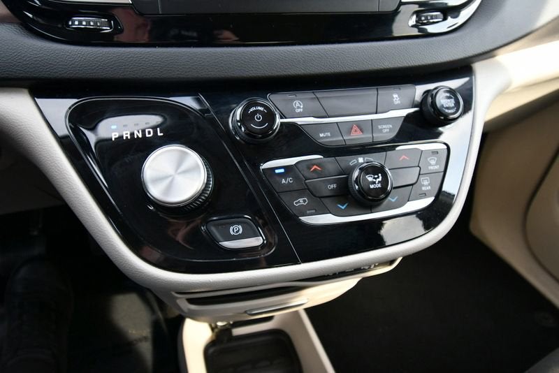 2024 Chrysler Voyager LX