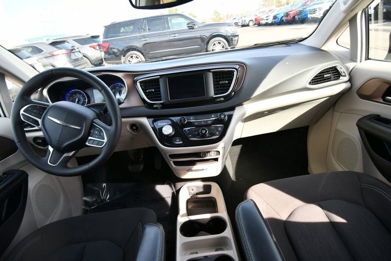 2024 Chrysler Voyager LX