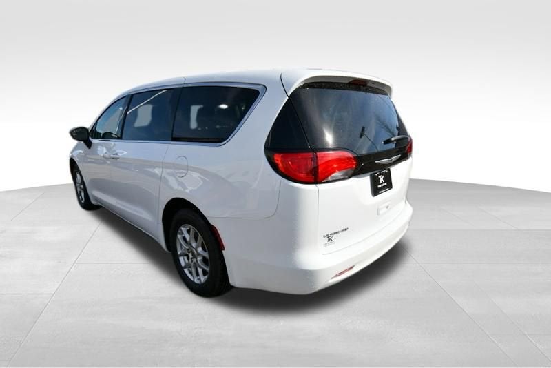 2024 Chrysler Voyager LX