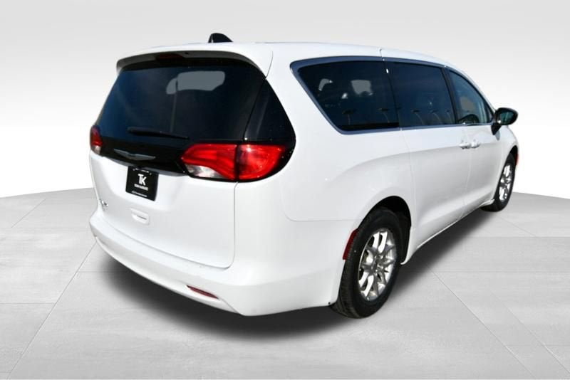 2024 Chrysler Voyager LX