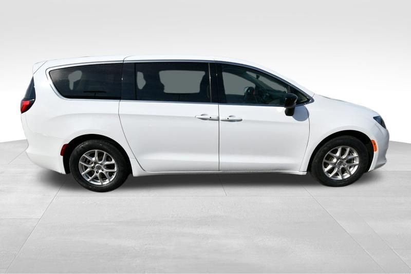 2024 Chrysler Voyager LX