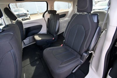 2024 Chrysler Voyager LX