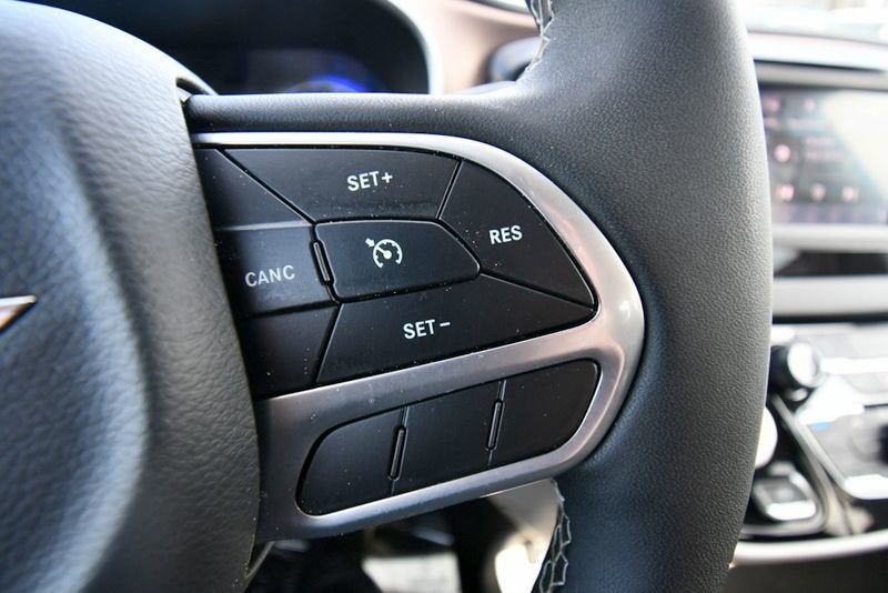 2024 Chrysler Voyager LX