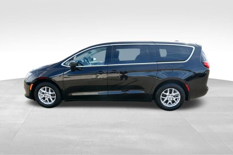 2024 Chrysler Voyager LX
