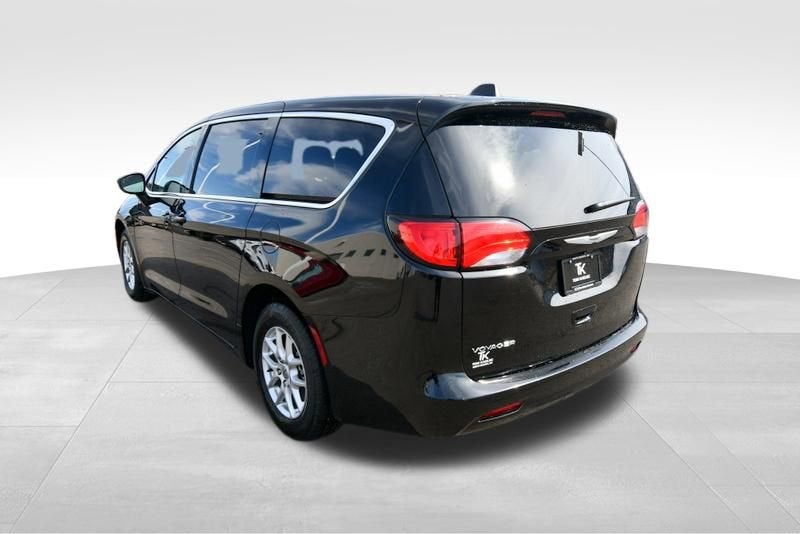 2024 Chrysler Voyager LX