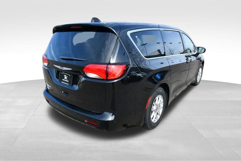 2024 Chrysler Voyager LX