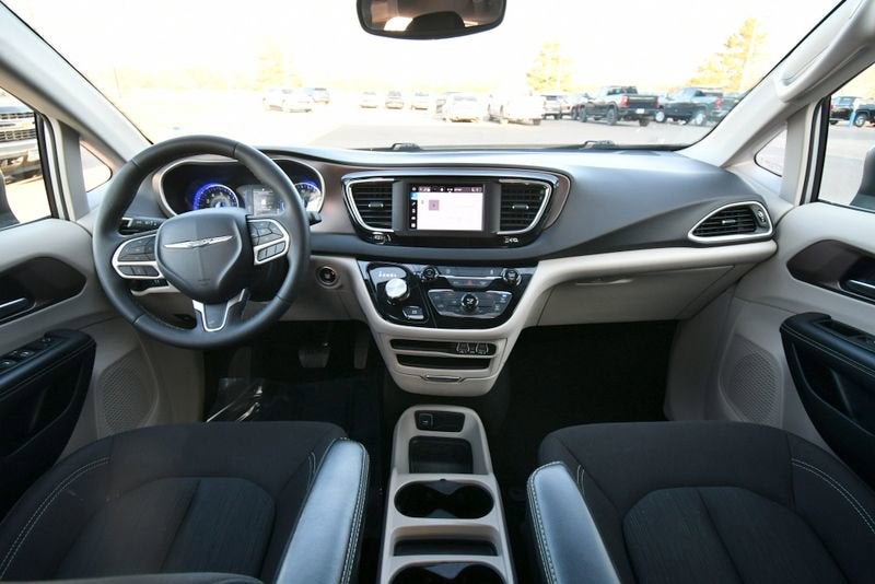 2024 Chrysler Voyager LX