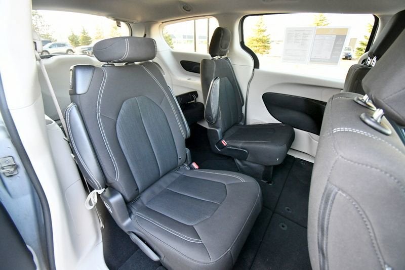 2024 Chrysler Voyager LX
