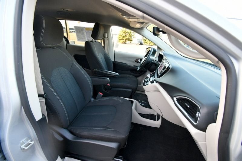 2024 Chrysler Voyager LX