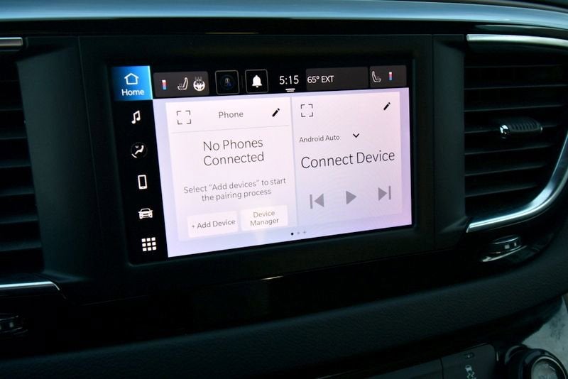 2024 Chrysler Voyager LX