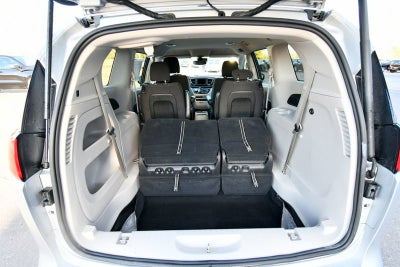 2024 Chrysler Voyager LX