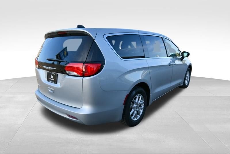 2024 Chrysler Voyager LX