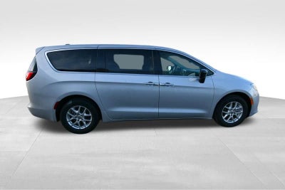 2024 Chrysler Voyager LX