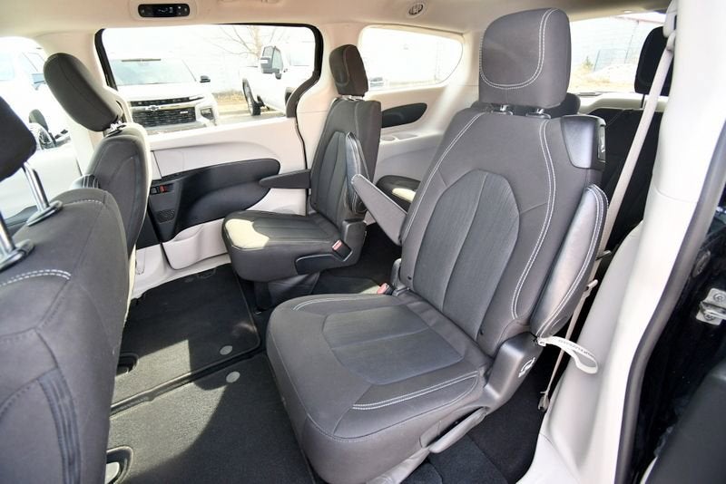 2024 Chrysler Voyager LX