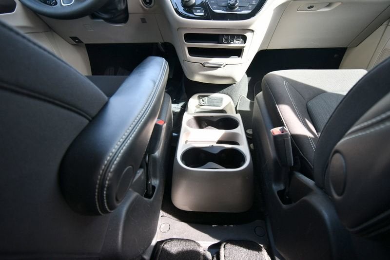 2024 Chrysler Voyager LX