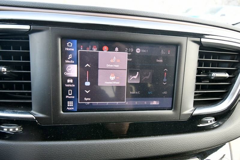 2024 Chrysler Voyager LX