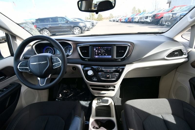 2024 Chrysler Voyager LX