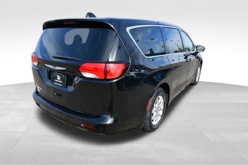 2024 Chrysler Voyager LX