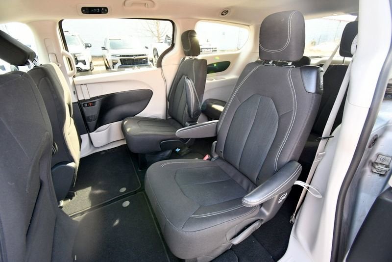2024 Chrysler Voyager LX