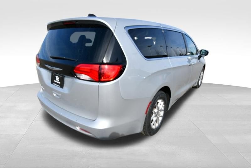 2024 Chrysler Voyager LX