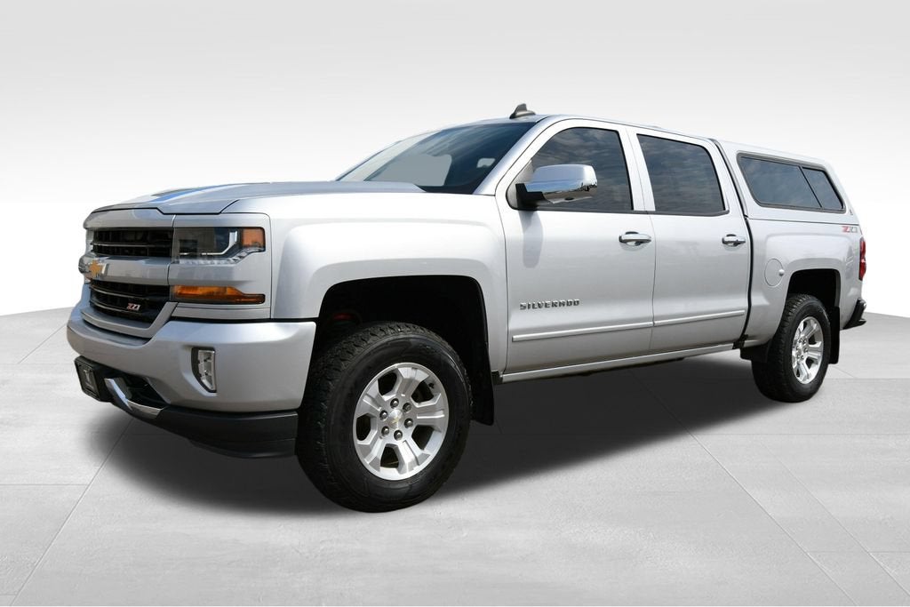 Used 2018 Chevrolet Silverado 1500 LT with VIN 3GCUKREC4JG521111 for sale in North Branch, Minnesota